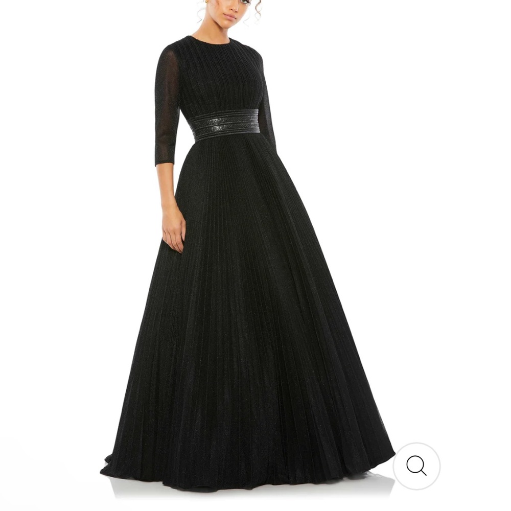 MAC DUGGAL shimmering pleated Aline gown